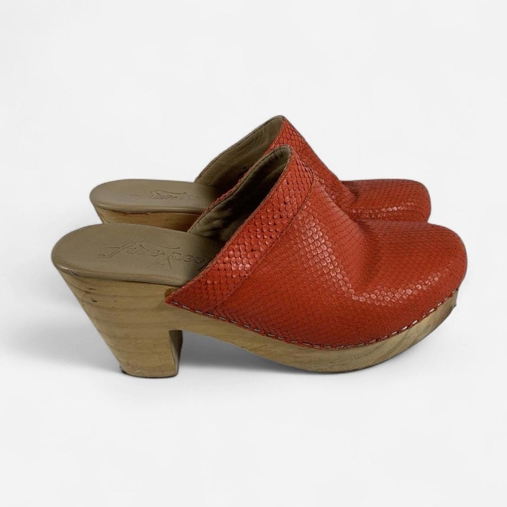 Free People Red Snakeskin Leather Platform Clogs EU 38 (US 7.5–8)